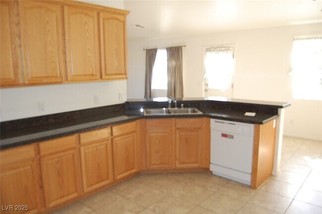 Building Photo - 1601 Zelzah Ave