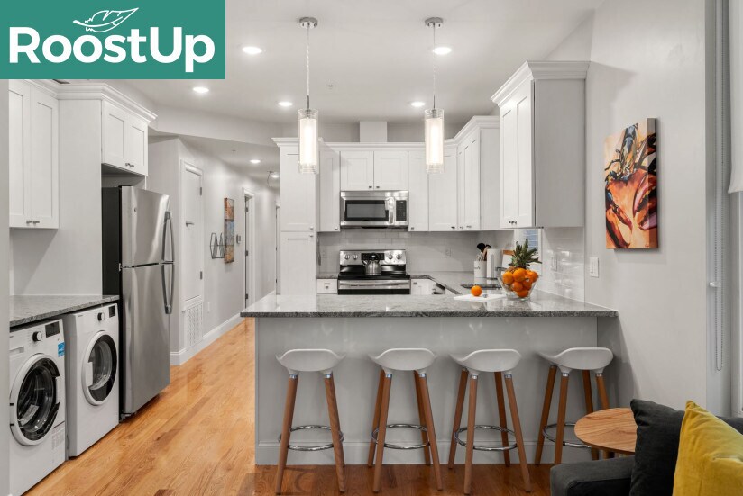 Building Photo - Furnished Bedroom with Private Bath in South Boston