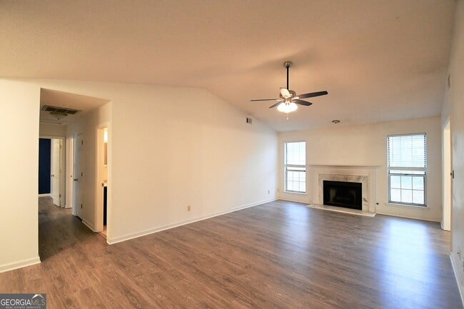 Building Photo - 815 Bedford Park