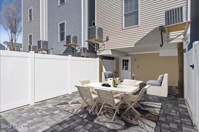 Building Photo - 207 Carteret Ave