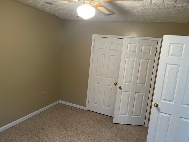 good size bedrooms - 308 W 8th St