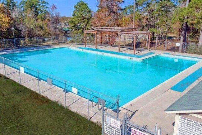 Building Photo - The home is a 1 story, 2 car garage 3 bedrooms, 2 full baths. Open floor plan from the kitchen ar...