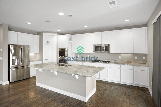 Building Photo - 4 BED AND 2.5 BATH SINGLE FAMILY HOUSE FOR RENT