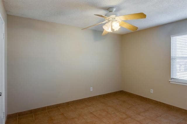 Building Photo - 611 Johns Dr