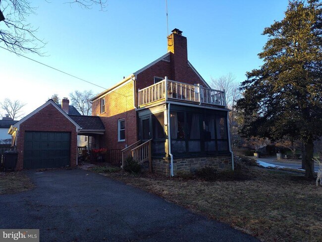 Building Photo - 1000 Janney's Ln