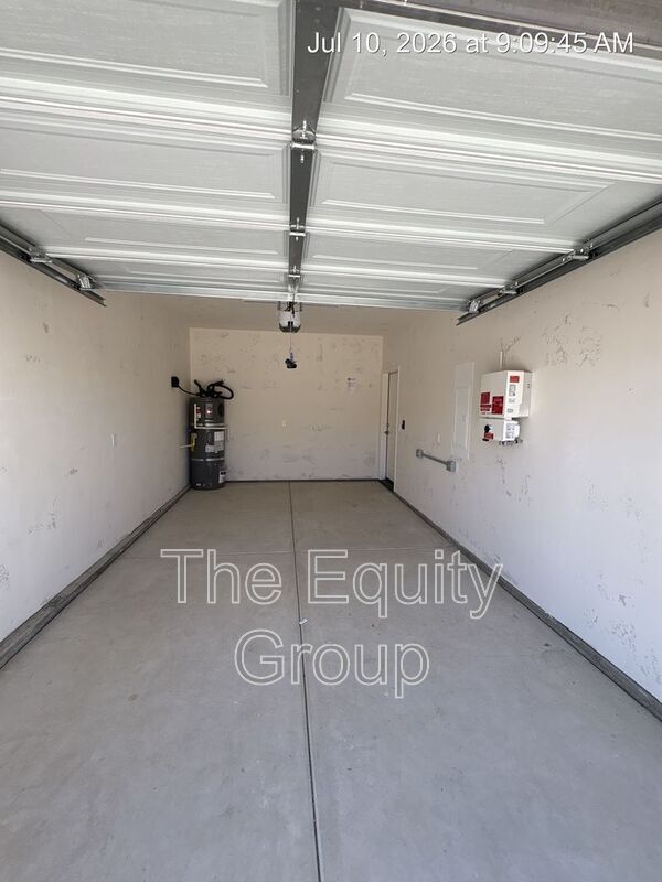 Building Photo - 725 S Pinkham St