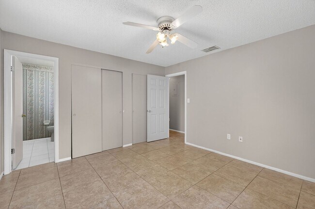 Building Photo - 3 Bedroom Home in Tavares – Available Now!