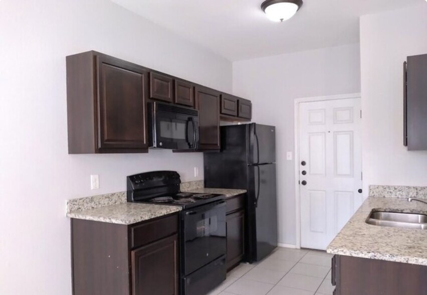 Building Photo - 8704 Vista de Nubes