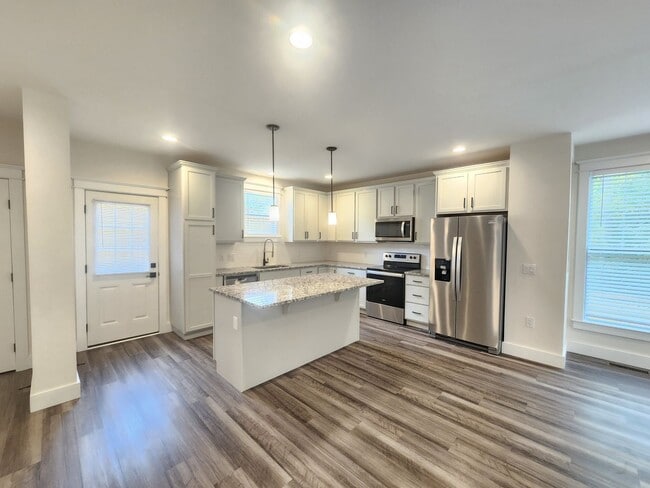 Building Photo - 1128 Blueview Dr