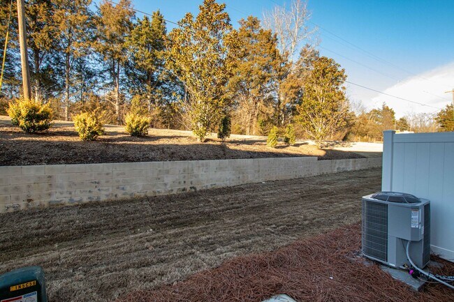 Building Photo - BEAUTIFUL 2 Bedroom Townhome in MIDLAND AVAILABLE JUNE 2026