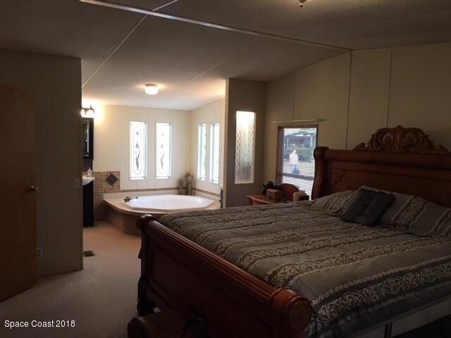 Building Photo - 1617 Ridge Dr