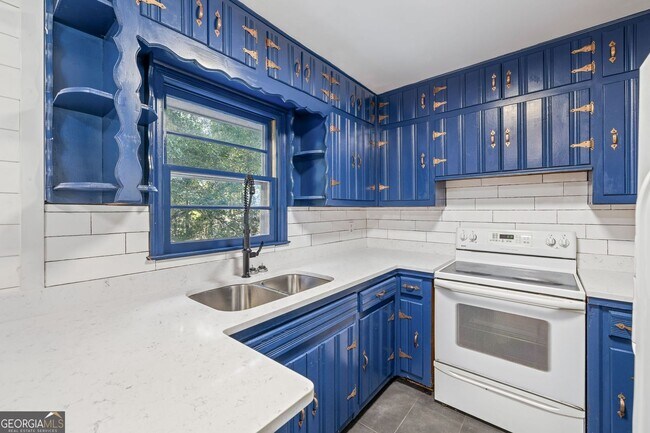 Building Photo - 4041 Fincher Dr