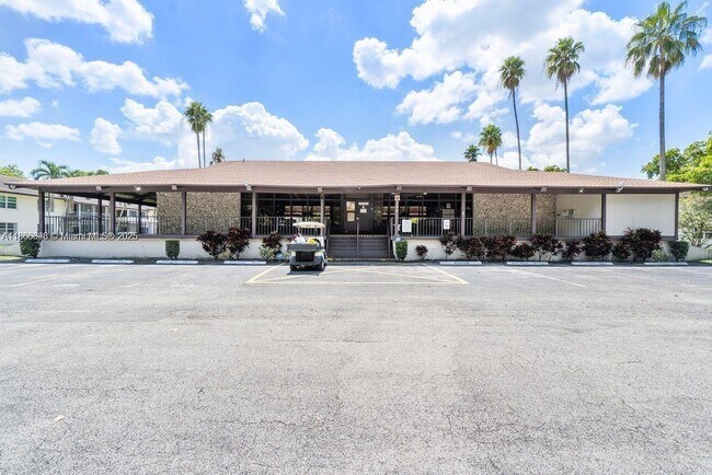 Building Photo - 125 S Laurel Dr