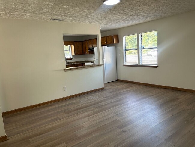 Building Photo - 125/127 Deer Creek Dr