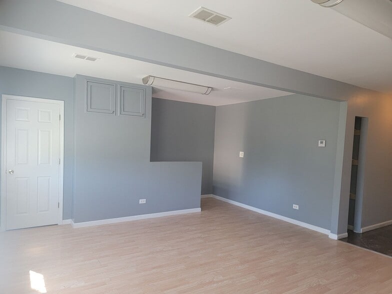 Building Photo - 14802 Cooper Ave