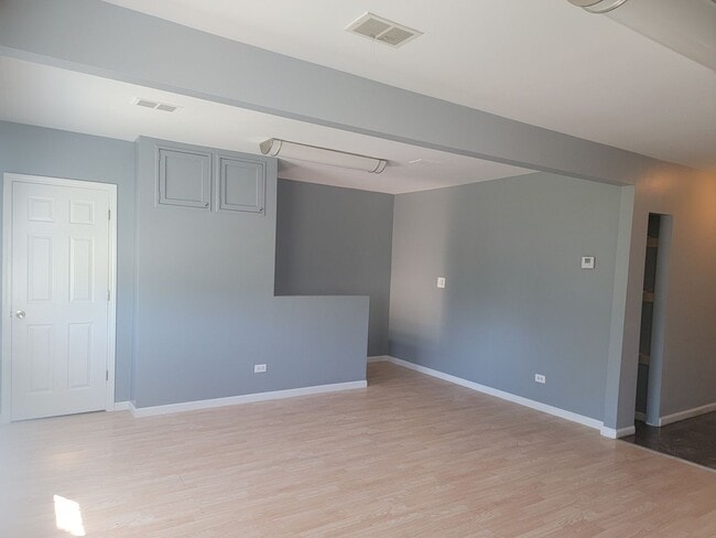 Building Photo - Charming 3BR Duplex in Harvey