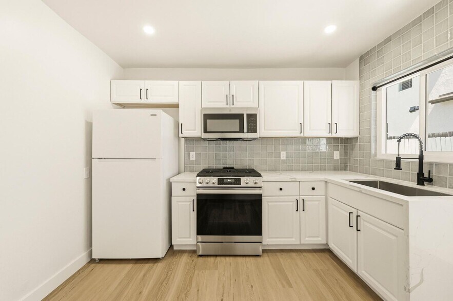 Building Photo - 1380 Grove Ave