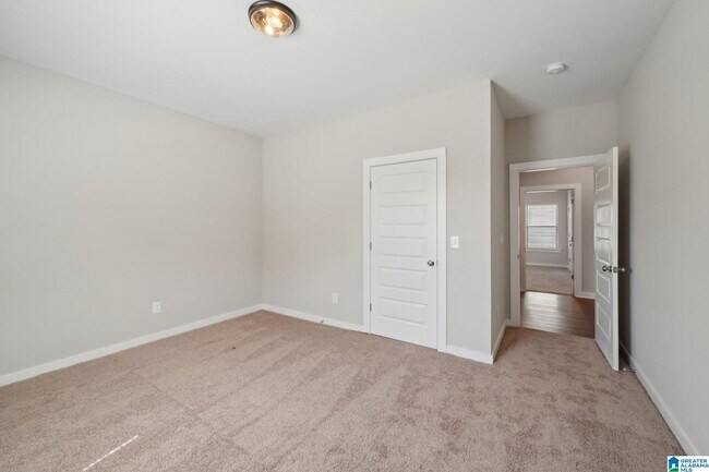 Building Photo - 129 Kings Wy
