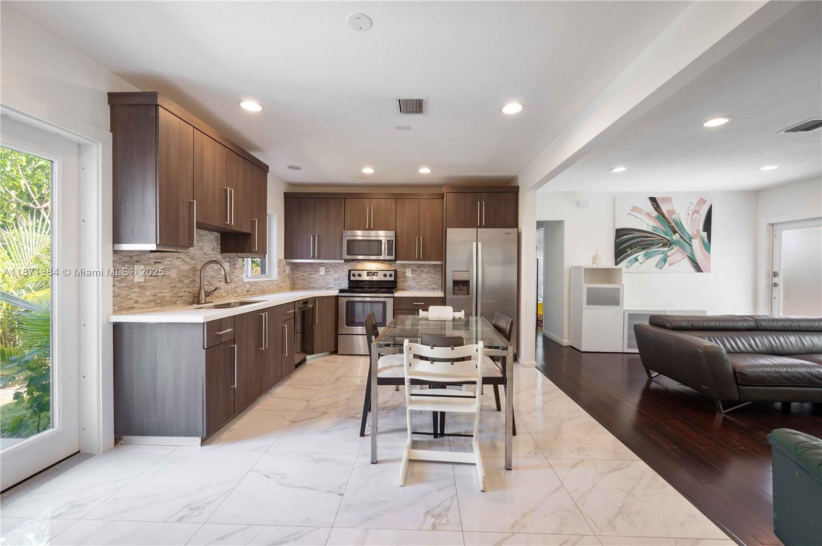 Building Photo - 2401 SW 26th St