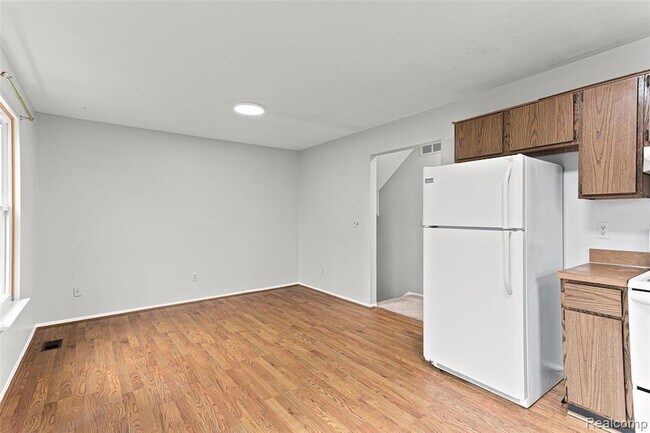 Building Photo - 3374 Burbank Dr