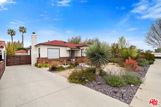 Building Photo - 2431 Pier Ave