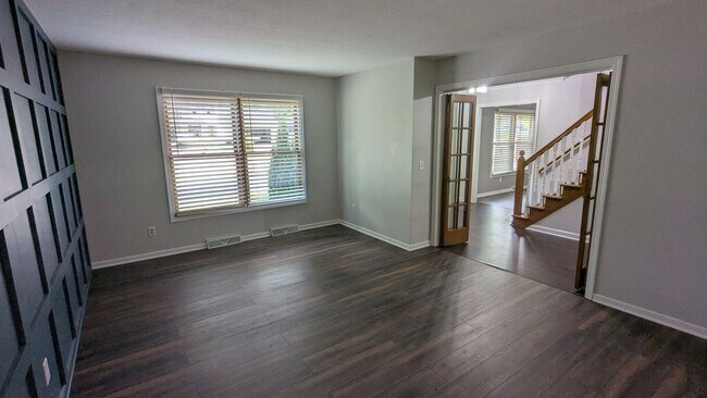 Building Photo - 2025 Longfellow St NE