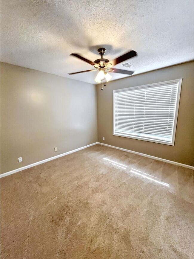 Building Photo - Spacious 3-Bedroom Home with Deck, Firepla...