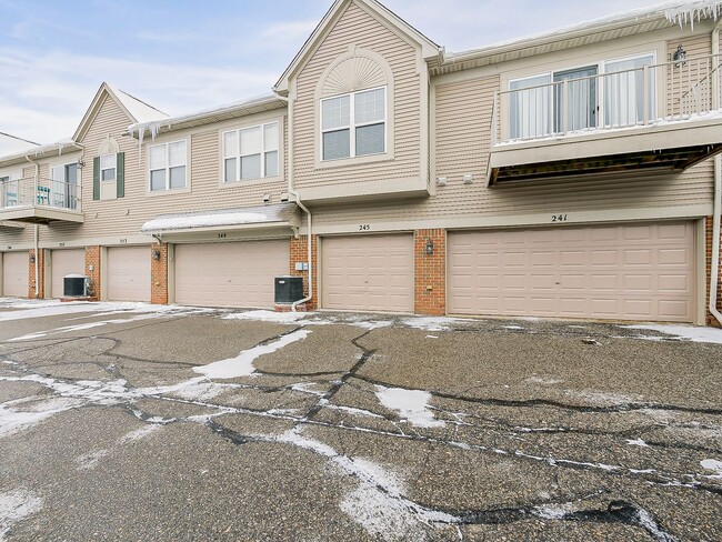 Building Photo - AVAILABLE NOW! Charming 2-Bed Home in the Heart of Wixom