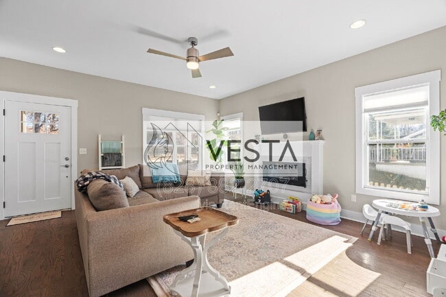 Building Photo - 4 Lola Lilly Pl