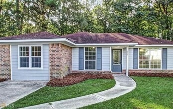 Building Photo - 802 S Rogers St