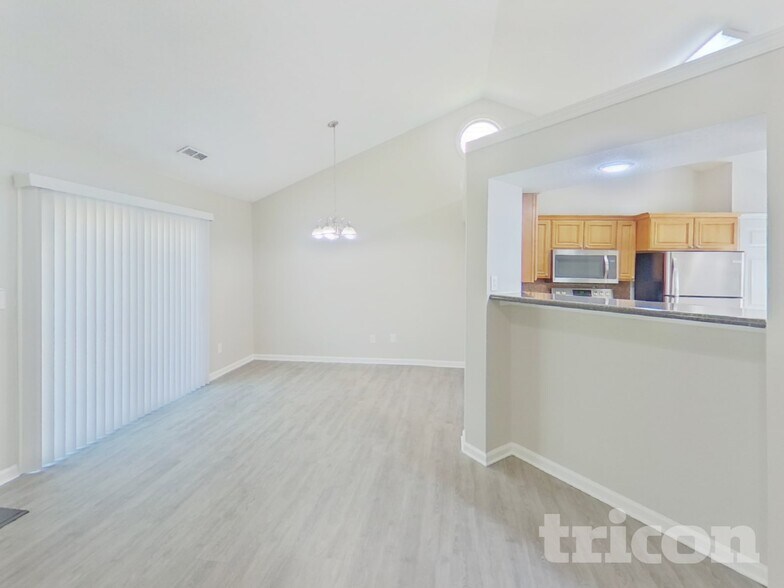 Building Photo - 3617 Rosedown Dr