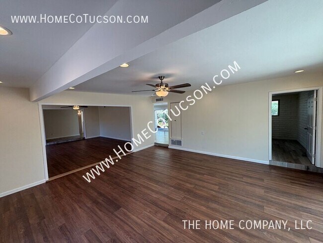Building Photo - 8628 N Placita Del Cardo