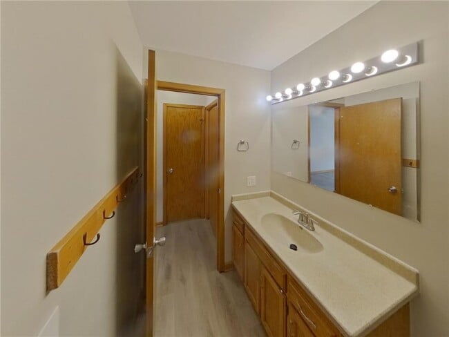 Building Photo - 4350 Thornhill Ln