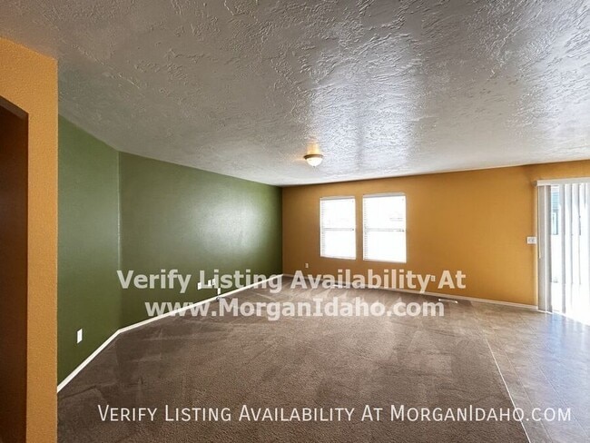 Building Photo - 1723 W Bayeux Dr