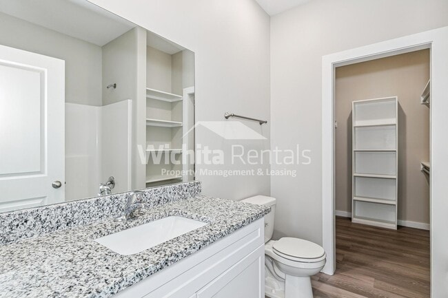 Building Photo - Move-In Ready Duplex in Bel Aire!