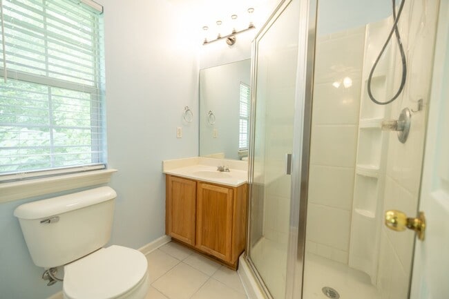 Building Photo - 4 bedroom Townhome Near LSU in a Gated Community