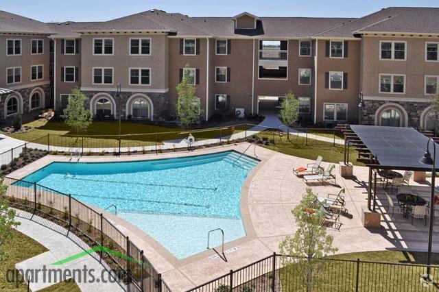 Pool - Huntington at Buda