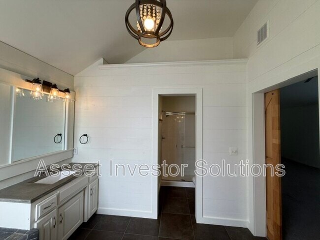 Building Photo - 8004 W 144th Pl
