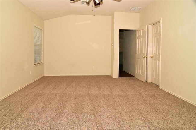 Building Photo - 3305 Stonewall Dr