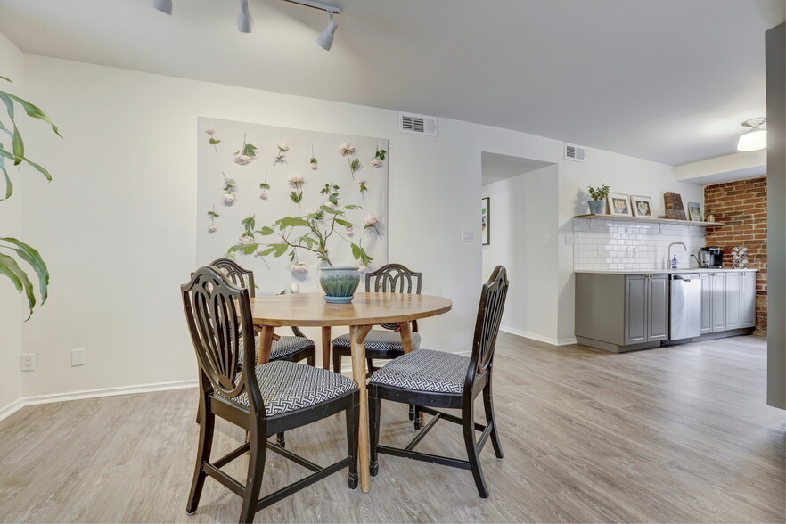Building Photo - 352 5th Street NE