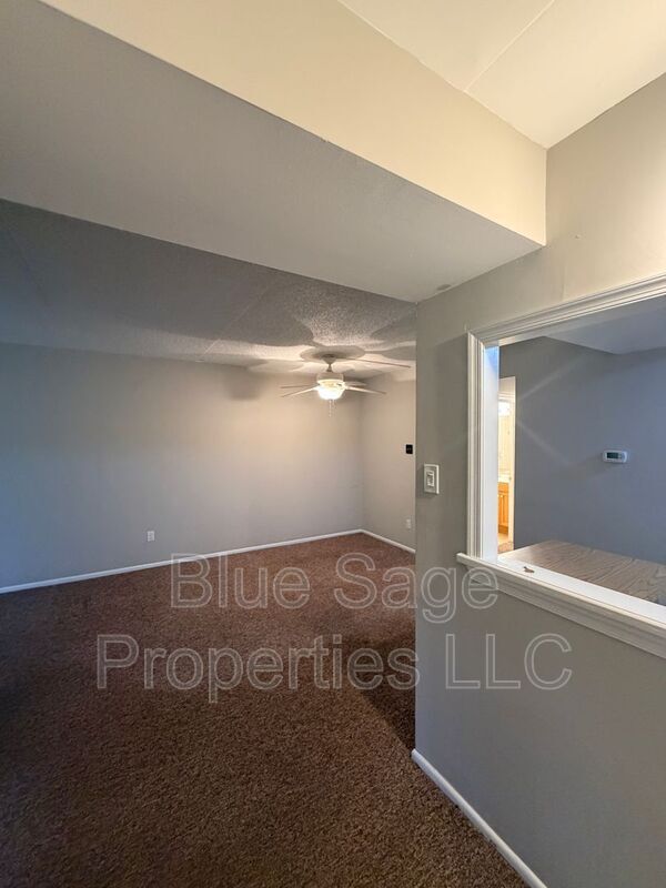 Building Photo - 768 Putnam Blvd