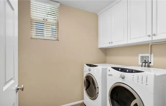 Building Photo - 66 Full Moon