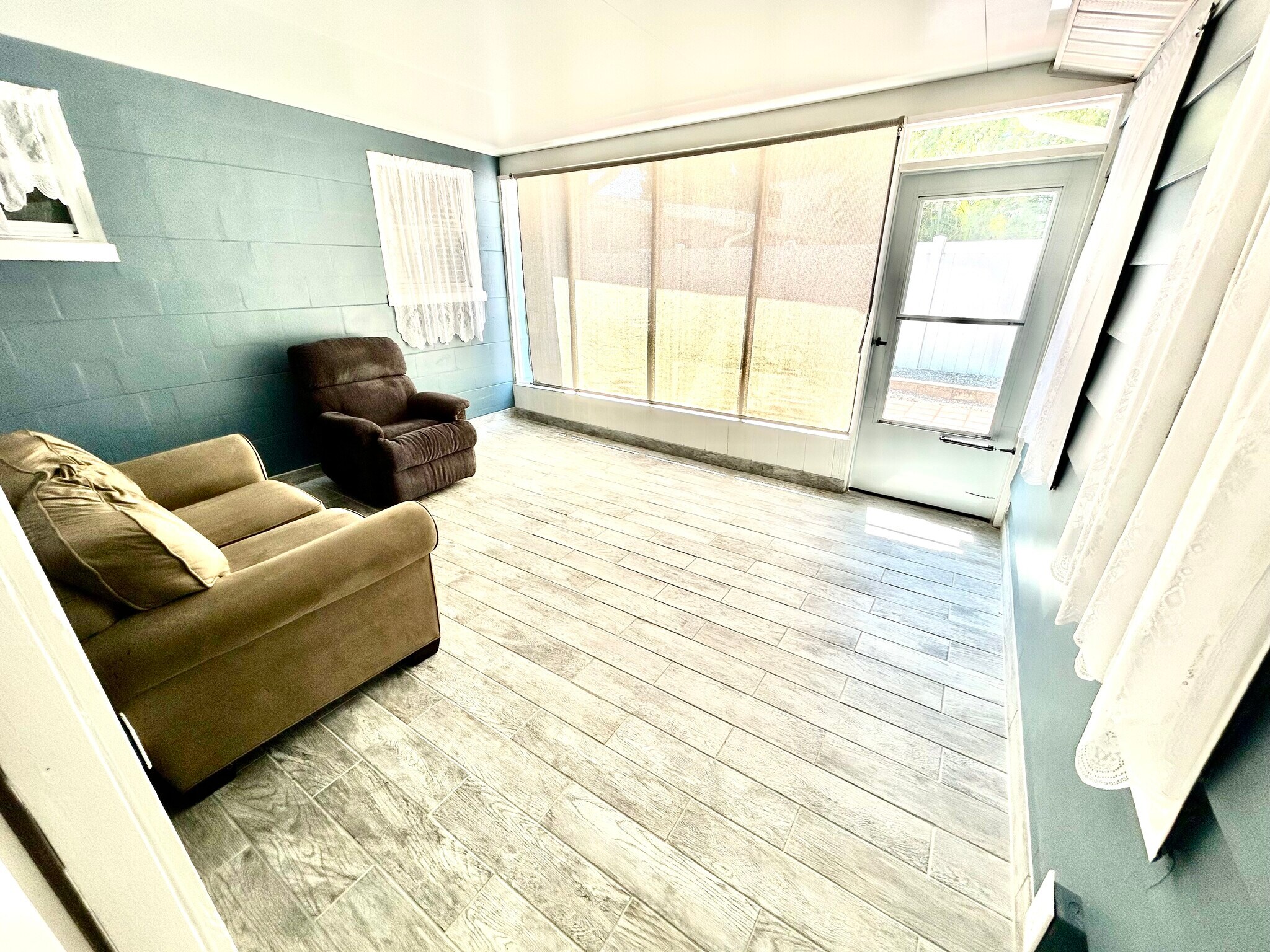 Building Photo - 3318 Boca Ciega Dr N