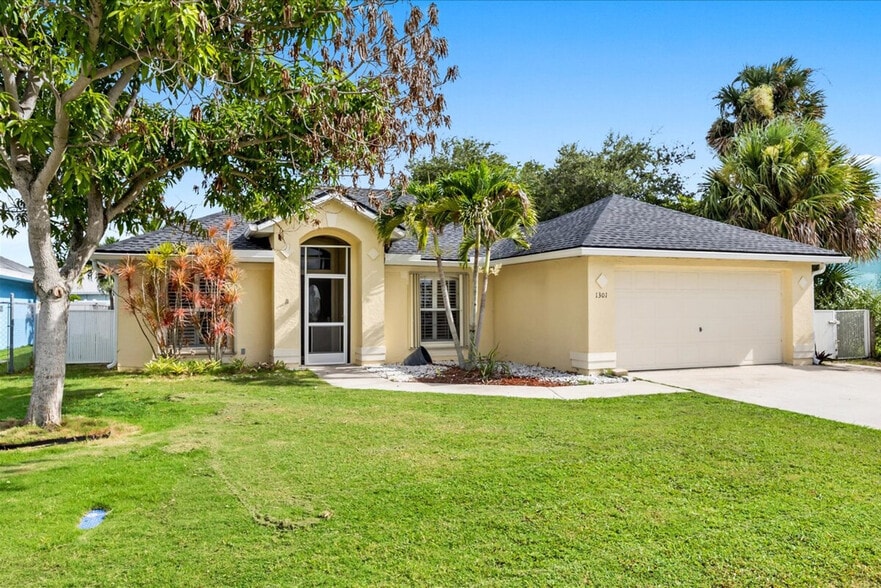 Building Photo - 1301 Carlton Ct