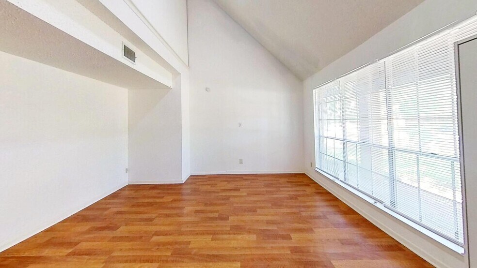 Building Photo - 108 Mill Creek Dr