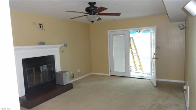 Building Photo - 525 Great Park Dr
