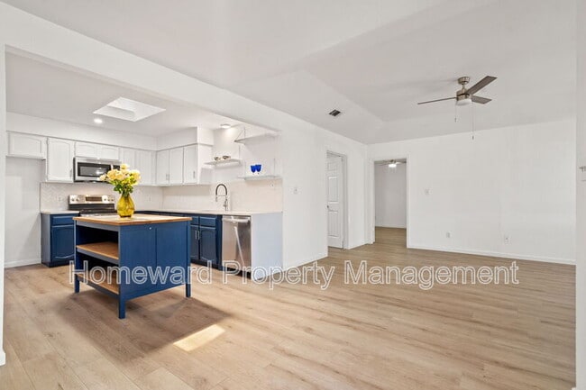 Building Photo - 1401 Landmark Ct