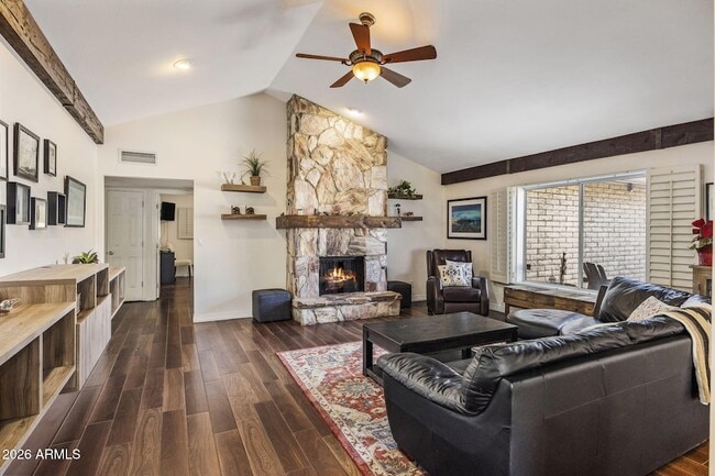 Building Photo - 221 W Sweetwater Ave