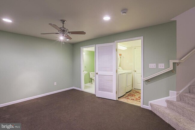 Building Photo - 9300 Summit View Way