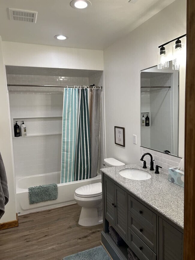 Building Photo - 130 Par Dr